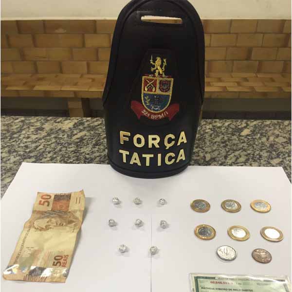 Jovem esconde droga em construção e é preso pela PM