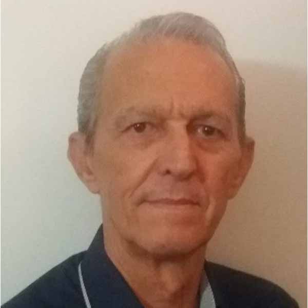 J. Andrade apaga velinhas