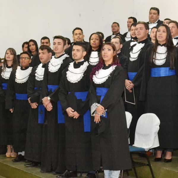 Alunos de Agronomia e Administração da Faculdades Gammon colam grau