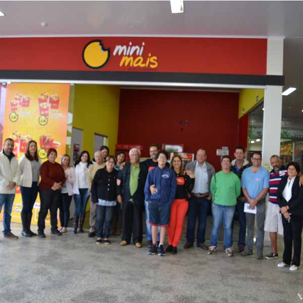 Mini Mais Doces e Salgados recebe o terço empresarial