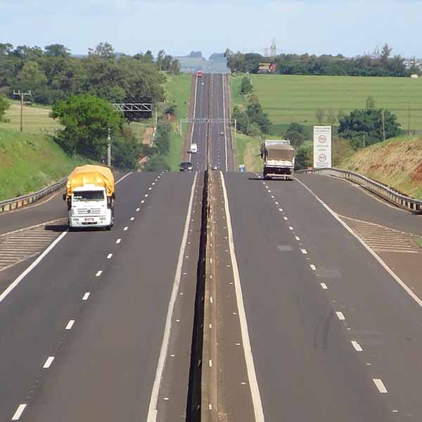 Obra no dispositivo do km 444 da SP-270 altera o tráfego em Assis