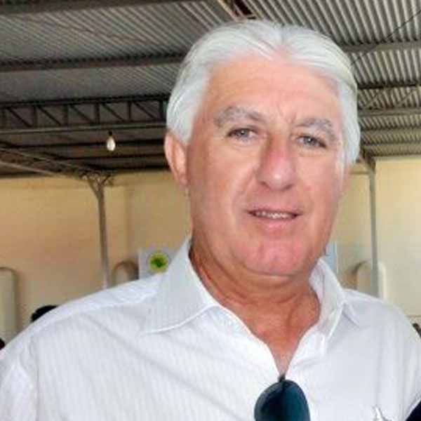 José Roberto apaga velinhas hoje