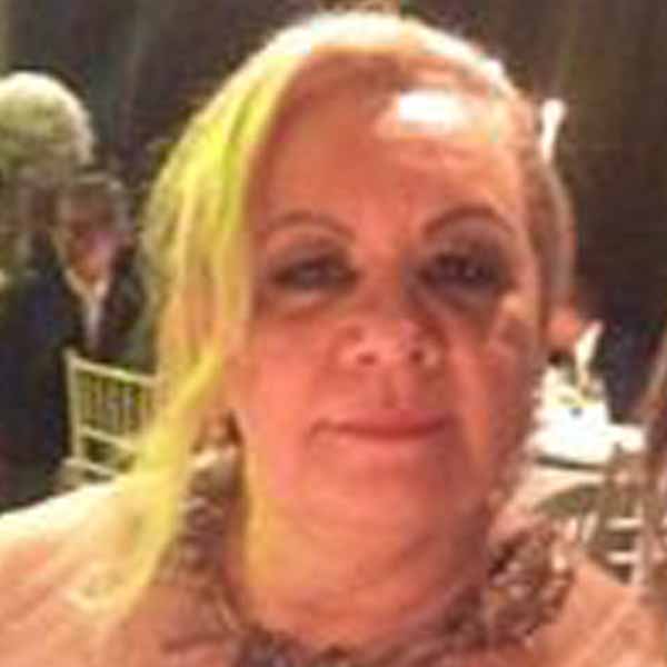 Suzana Miranda apaga velinhas nesta segunda