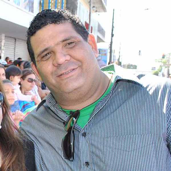 Claudemir Valentim apaga velinhas nesta sexta-feira