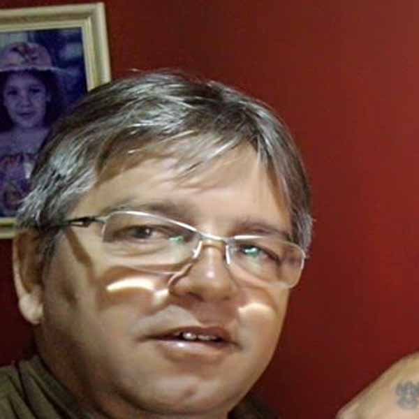José Eduardo recebe os parabéns nesta terça-feira