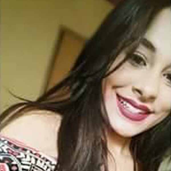 Mirela Eduarda apaga 16 velinhas hoje