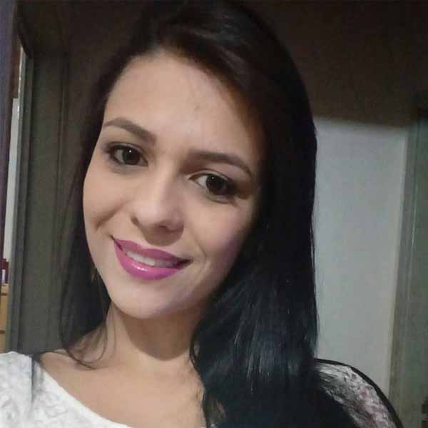 Karine Boromelo celebra o dom da vida
