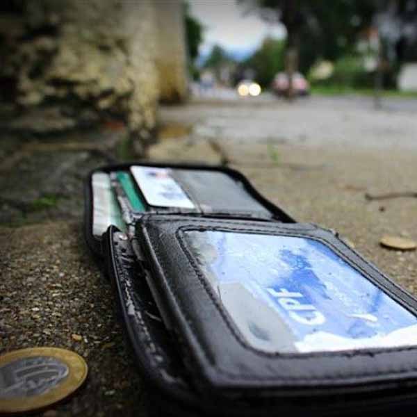 Paraguaçuense perde carteira com documentos e pede ajuda para encontrá-la