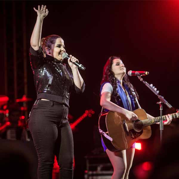 Maiara e Maraisa comandam a véspera de feriado na Expo Prudente