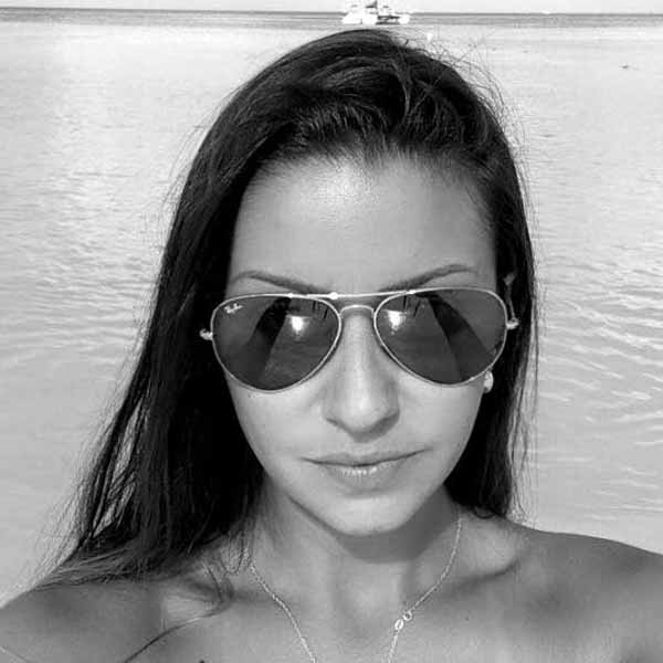 Fernanda Berti apaga velinhas