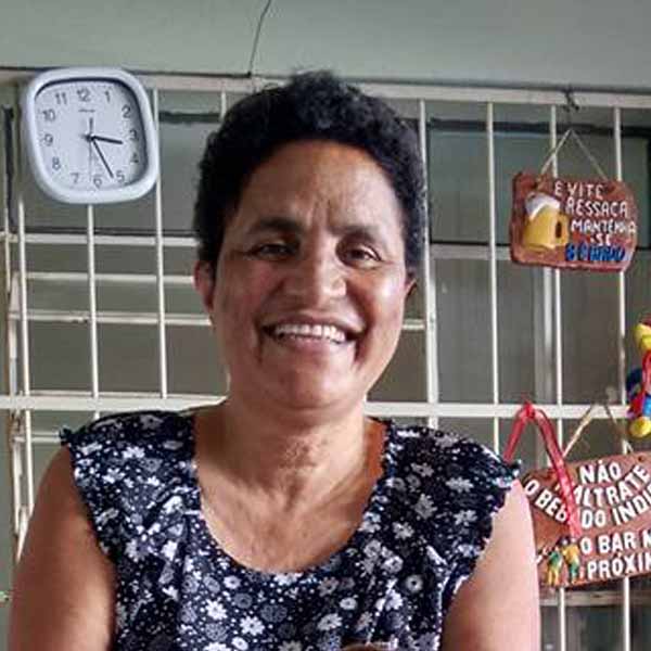 Lucia Aparecida Silva recebe os parabéns