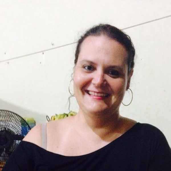 Renata Annunciato apaga velinhas neste domingo