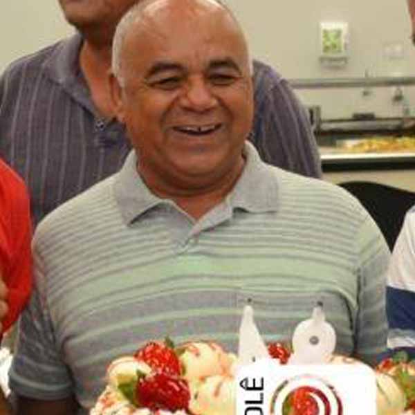 Roberto Aparecido celebra idade nova