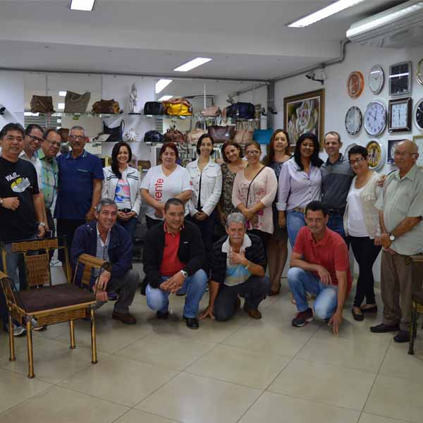 Relojoaria Topázio Joias e Relógios recebe o terço empresarial
