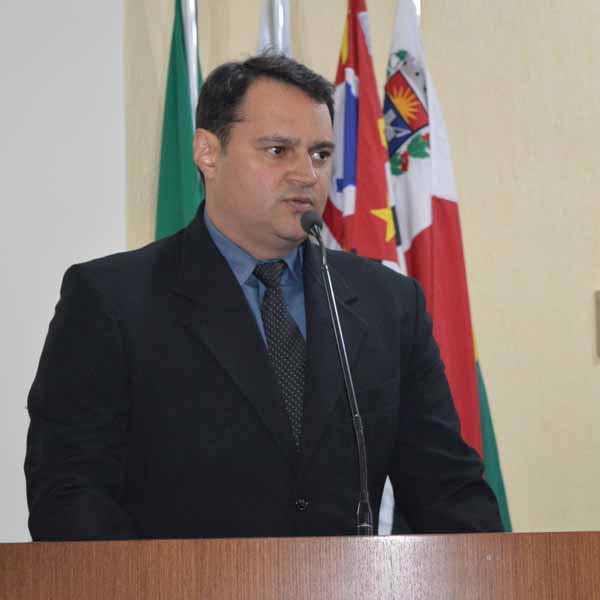 Suplente assume cadeira de Onório Anhesim na Câmara