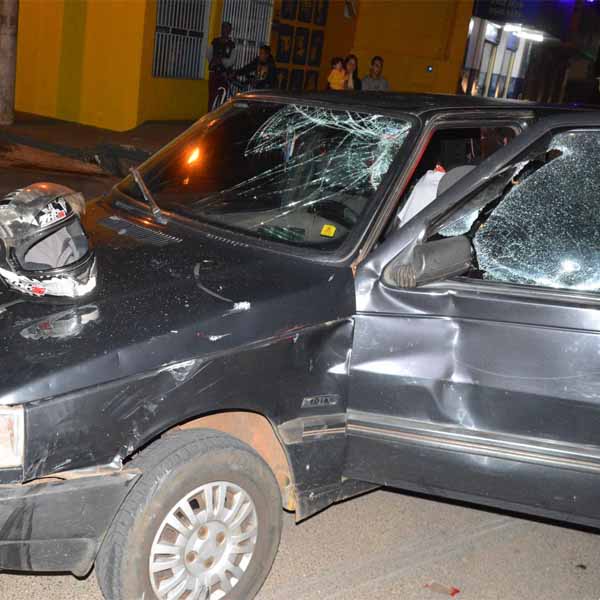 Motociclista desrespeita sinalização e colide contra carro em Paraguaçu Paulista
