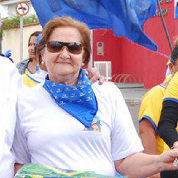 Felipa Anhesin recebe os parabéns