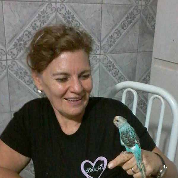 Jussara Benazi comemora a chegada de mais um aniversário