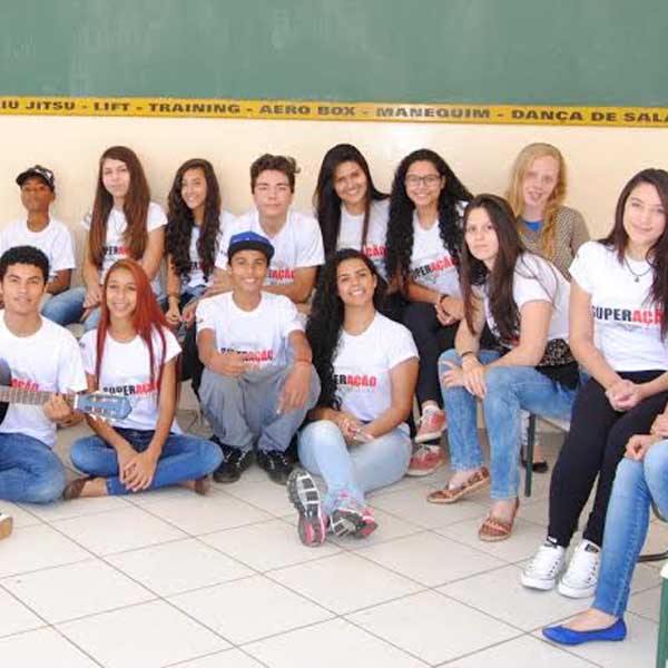 Projeto 'Superação' ajuda alunos vítimas de bullyng e outros problemas na escola 'Cene'
