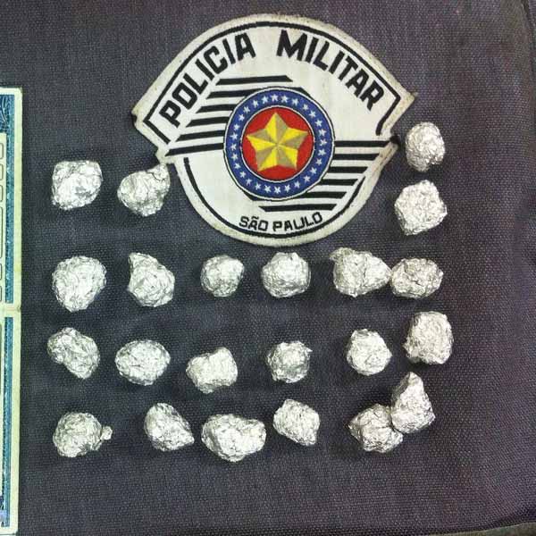 Mais de 20 pedras de crack são apreendidas com jovem em Paraguaçu