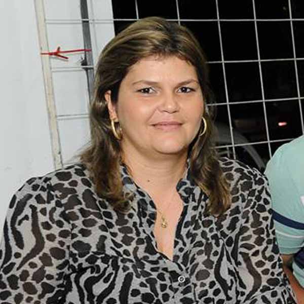 Regina Santos recebe o carinho especial pelo seu aniversário