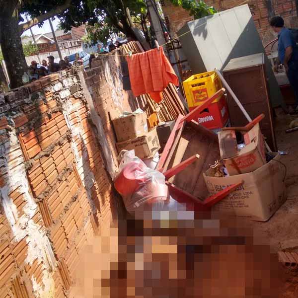 Corpo de homem é encontrado enterrado no quintal da casa de familiares em Quatá