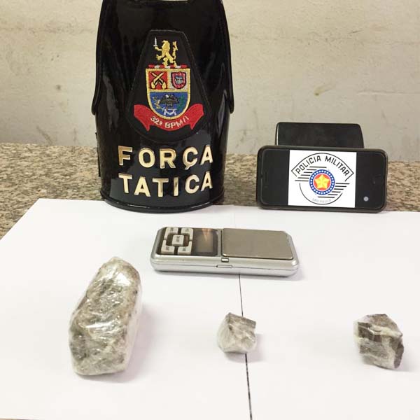 Durante perseguição policial, dupla cai de moto e um acaba preso