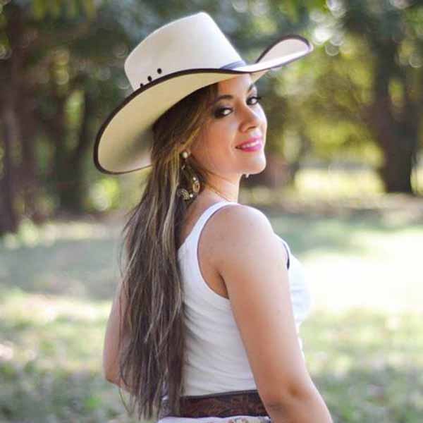 Aline Rodrigues apaga velinhas