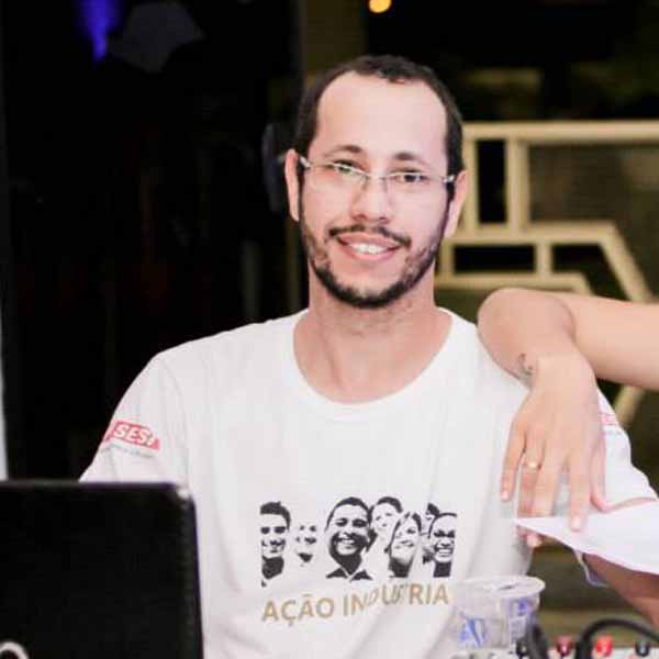 Adriano Ramos comemora seu aniversário neste sabado.