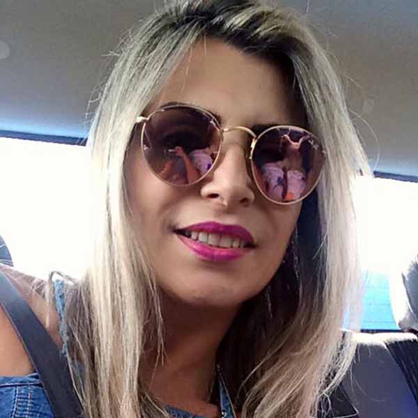 Rosangela Alfredo festeja idade nova neste sabado