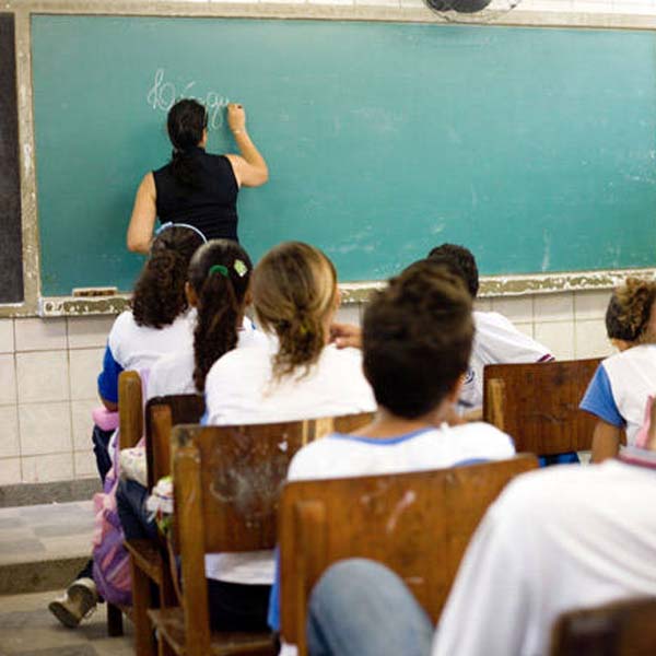 Estado vai convocar mais de 20 mil professores