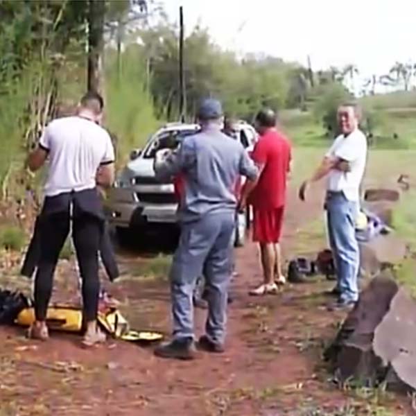 Adolescentes são resgatados após ficarem ilhados em córrego de Assis