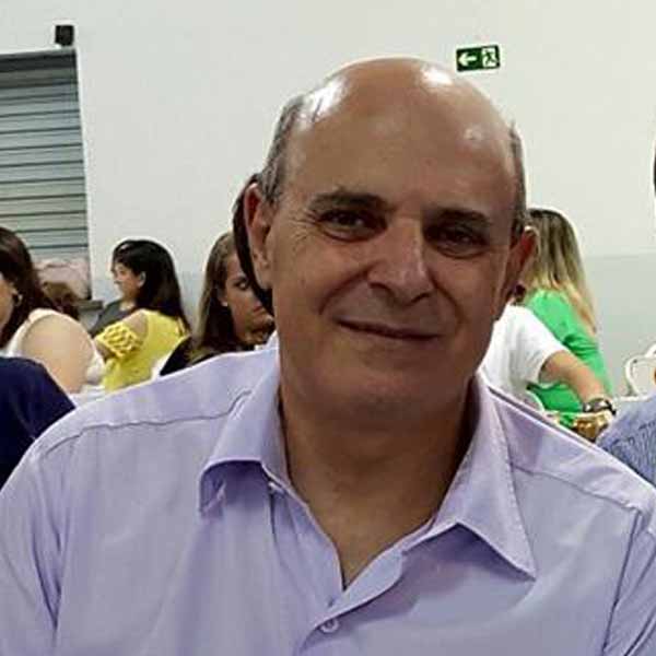 Mario Roça recebe os parabéns nesta segunda-feira