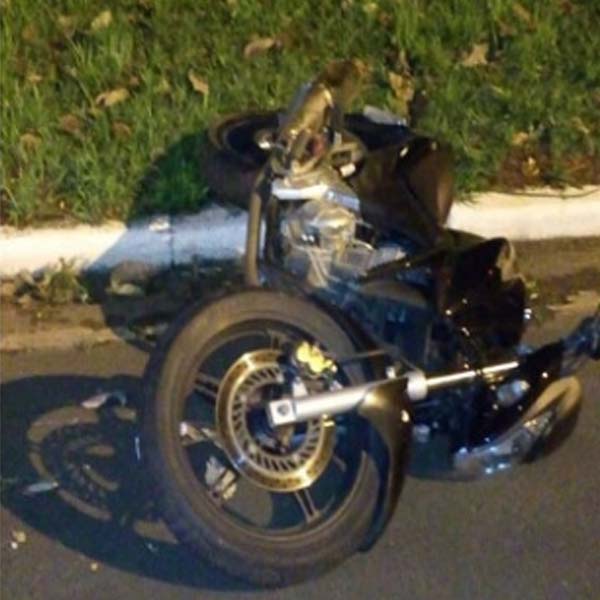 Motociclista de 23 anos morre após colidir contra árvore  em Ourinhos