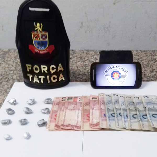 PM flagra trio traficando drogas na Barra Funda