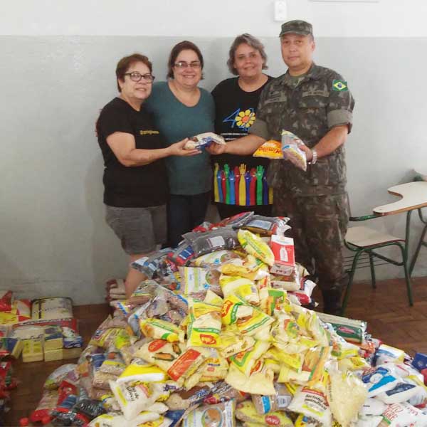 TG entrega às entidades doações recebidas na campanha 'Arroz com Feijão'