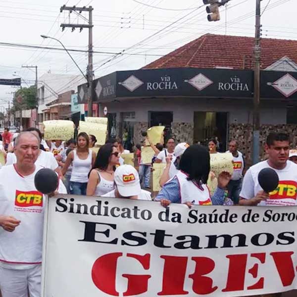 Funcionários da Santa Casa de Palmital protestam por salários