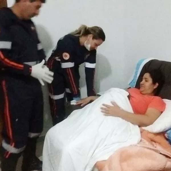 Policial militar faz parto do filho dentro de casa em Pardinho: 'Indescritível'