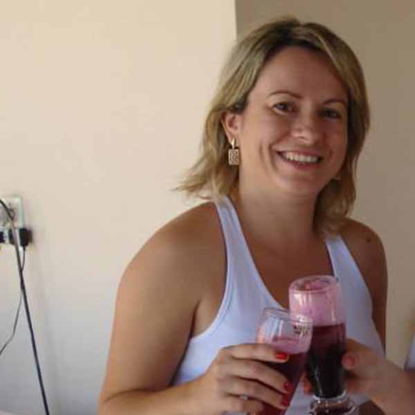 Juliana Gimenes celebra o dom da vida
