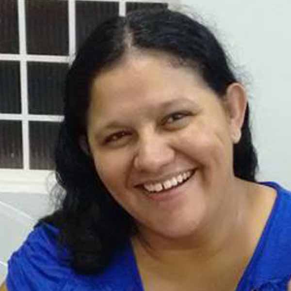 Elaine Paião comemora mais uma primavera