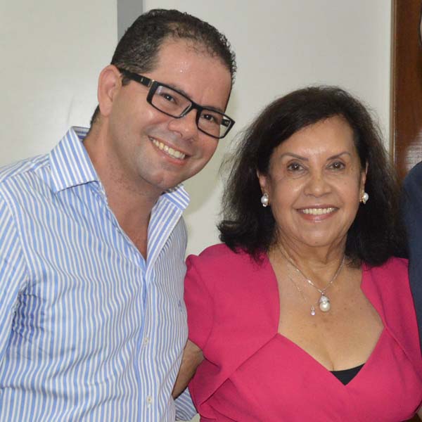 Almira Garms anuncia a futura equipe da sua administração
