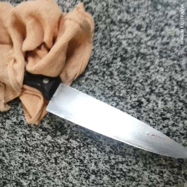 Mãe é presa após esfaquear filho de 15 anos durante discussão em Garça