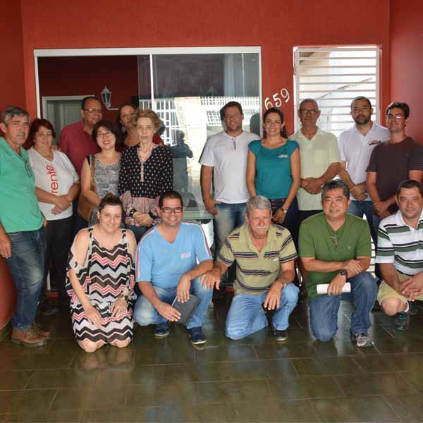 Loja Senhorita JD recebe o terço empresarial