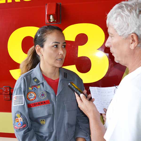 Primeira mulher a comandar o Corpo de Bombeiros de Assis e região, Capitã Lidiara visita Paraguaçu