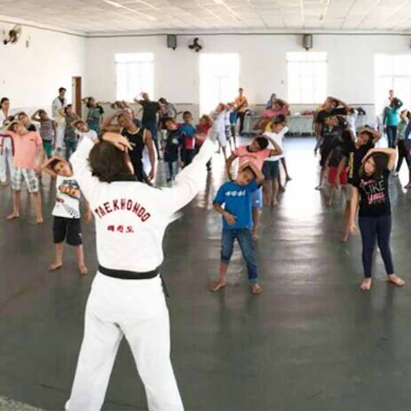 Projeto que ensina gratuitamente Taekwondo encerra ano com Workshop