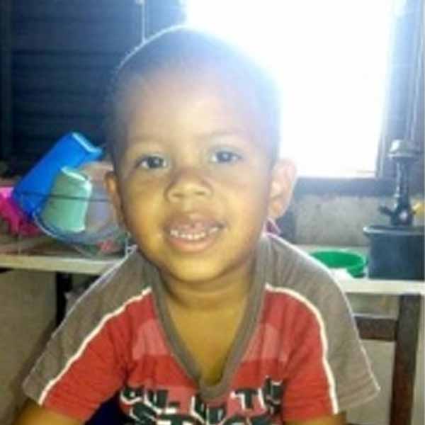 Criança de 2 anos morre após tortura e agressões de padrasto e mãe em Andradina