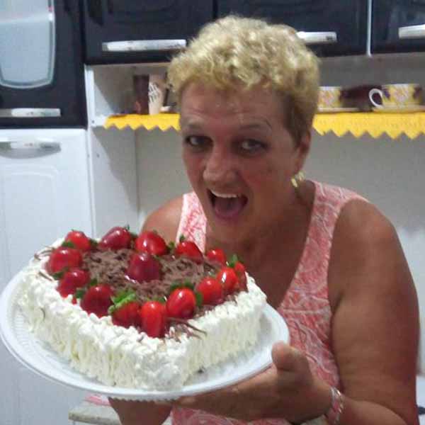 Dionilda Simongini apaga velinhas nesta sexta-feira