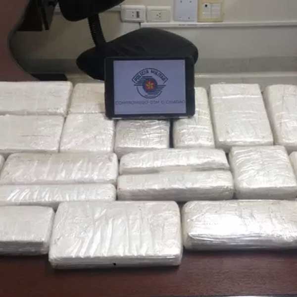 Polícia apreende 23 tabletes de cocaína e detém suspeito de tráfico em Assis