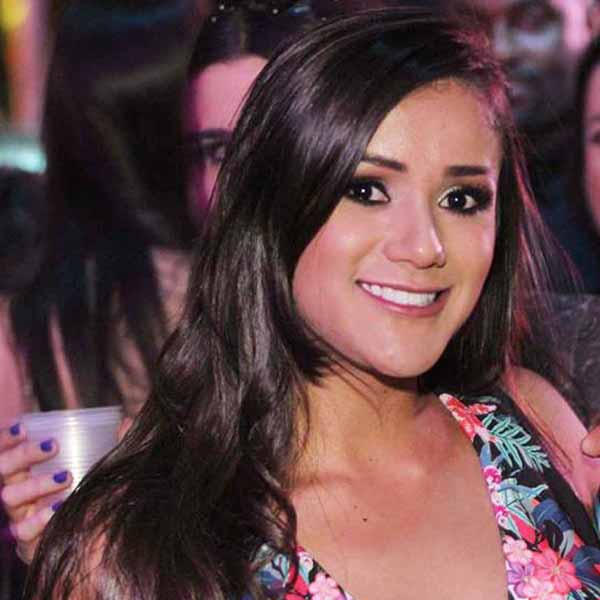 Karina Nunes comemora a chegada de mais um aniversário