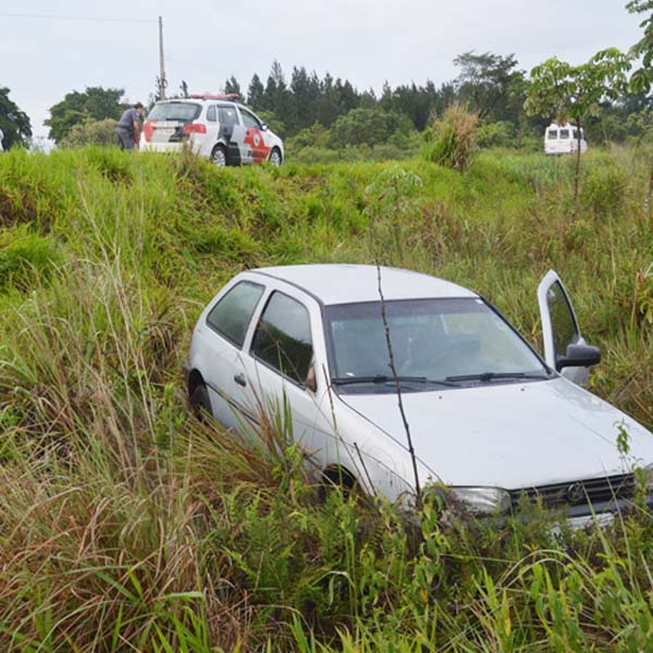 Motorista embriagada acompanhada de crianças perde controle da direção do veículo em Paraguaçu